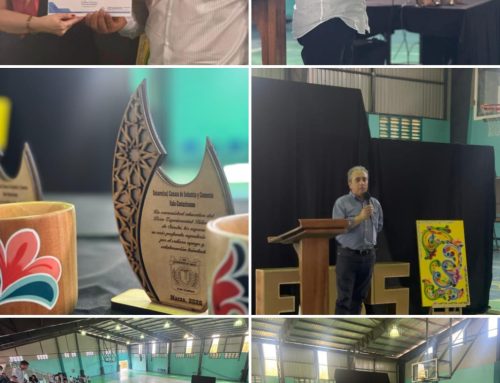 Entrega de la donación  al Liceo Experimental Bilingüe de Sarchí